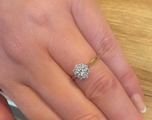 Load image into Gallery viewer, 1980s 18ct Yellow Gold Brilliant Cut Diamond Daisy Cluster Ring