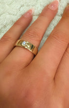 Load image into Gallery viewer, 9ct Yellow Gold Brilliant Cut Diamond Wedding Band Unisex Ring