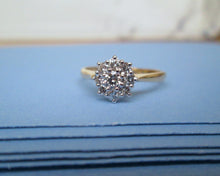 Load image into Gallery viewer, 1980s 18ct Yellow Gold Brilliant Cut Diamond Daisy Cluster Ring