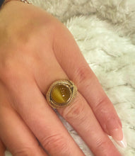 Load image into Gallery viewer, Heavy 18ct Yellow Gold Cabochon Tigers Eye Solitaire Rope Ring