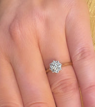 Load image into Gallery viewer, 1980s 18ct Yellow Gold Brilliant Cut Diamond Daisy Cluster Ring