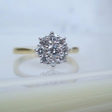 Load image into Gallery viewer, 1980s 18ct Yellow Gold Brilliant Cut Diamond Daisy Cluster Ring