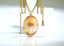 Load image into Gallery viewer, 1980s 9ct Yellow Gold Locket Pendant Belcher Chain Necklace