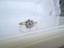 Load image into Gallery viewer, 1980s 18ct Yellow Gold Brilliant Cut Diamond Daisy Cluster Ring