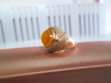 Load image into Gallery viewer, Heavy 18ct Yellow Gold Cabochon Tigers Eye Solitaire Rope Ring