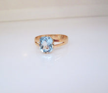 Load image into Gallery viewer, Victorian 22ct Yellow Gold Aquamarine Solitaire Ring