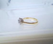 Load image into Gallery viewer, 1980s 18ct Yellow Gold Brilliant Cut Diamond Daisy Cluster Ring