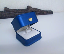 Load image into Gallery viewer, Platinum Round Brilliant Sapphire & Diamond Solitaire Ring