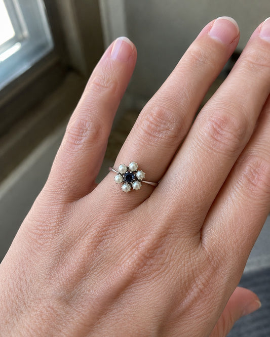 18ct White Gold & Platinum Sapphire & Pearl Daisy Cluster Ring