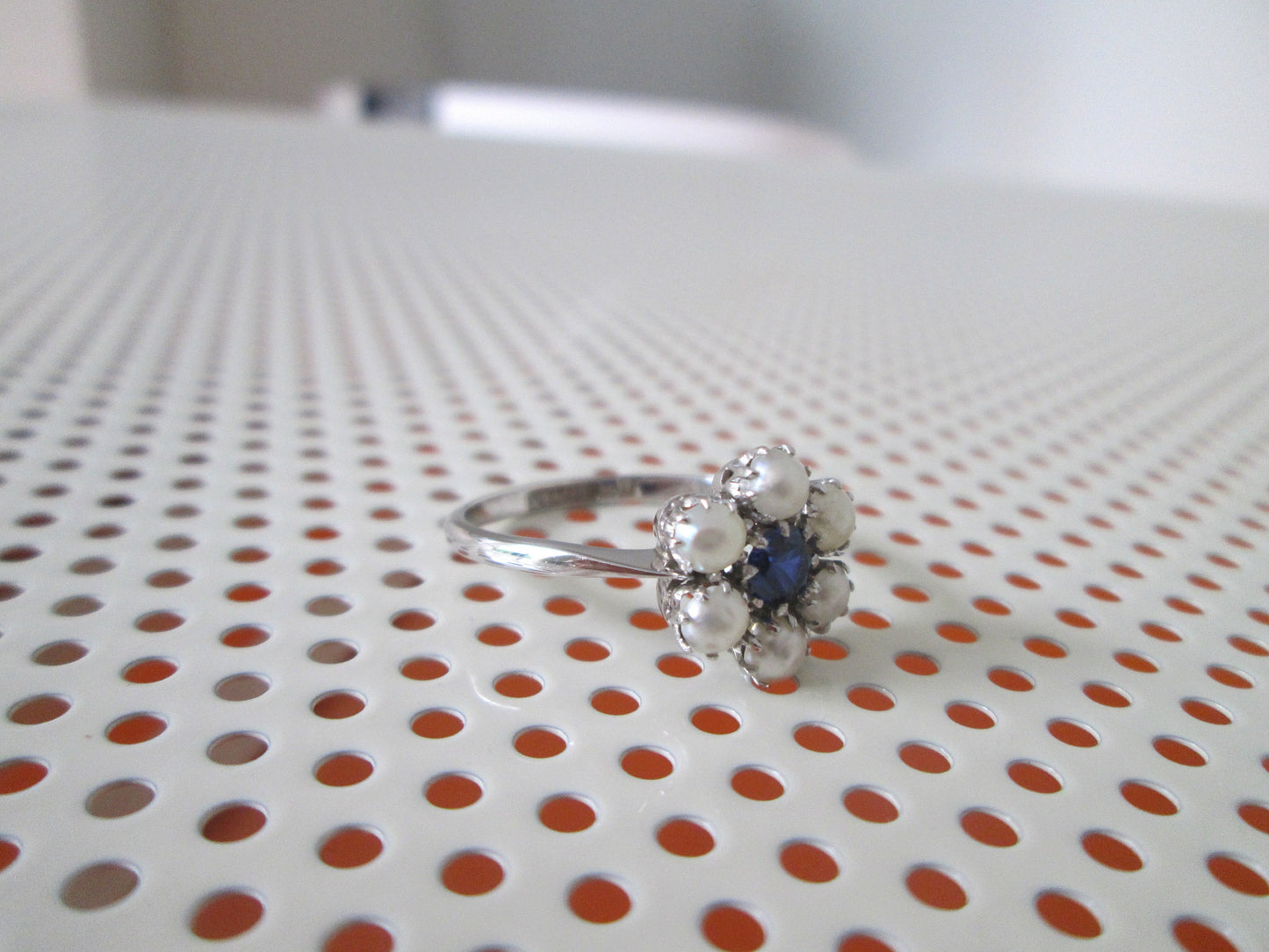 18ct White Gold & Platinum Sapphire & Pearl Daisy Cluster Ring