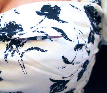 Load image into Gallery viewer, 18ct & 15ct Yellow & White Gold Old Mine Cut Diamond Solitaire Brooch