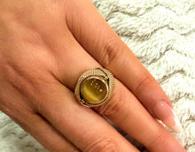 Load image into Gallery viewer, Heavy 18ct Yellow Gold Cabochon Tigers Eye Solitaire Rope Ring
