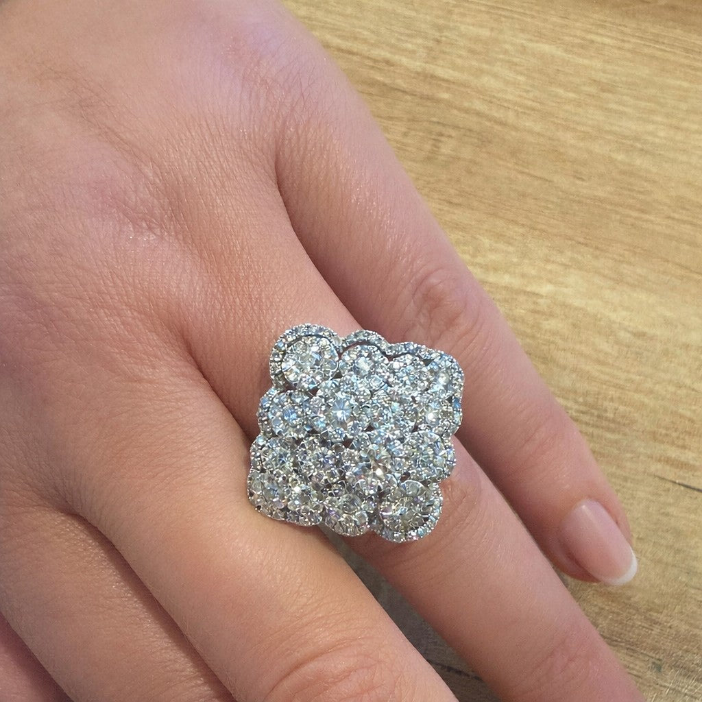 18ct White Gold 3.50ct Large Diamond Daisy Cluster Ring