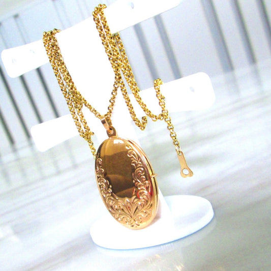 1980s 9ct Yellow Gold Locket Pendant Belcher Chain Necklace