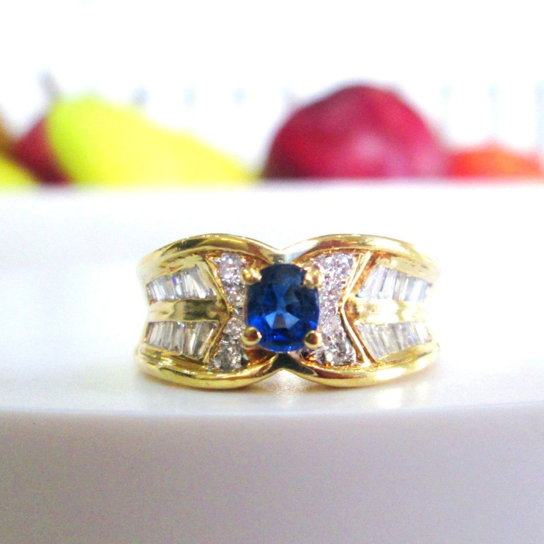 Heavy 18ct Yellow Gold 1.20ct Sapphire & Diamond Solitaire Cluster Chunky Ring