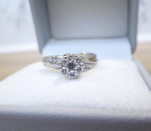 Load image into Gallery viewer, 9ct White Gold Brilliant Cut Diamond Daisy Cluster Ring
