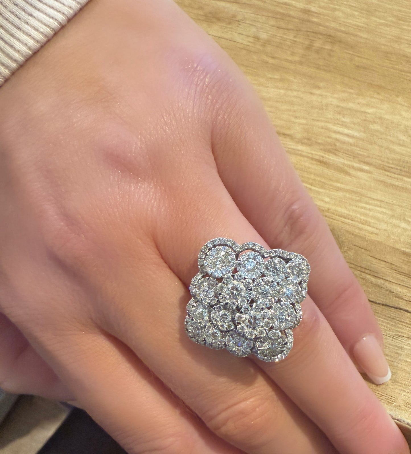 18ct White Gold 3.50ct Large Diamond Daisy Cluster Ring