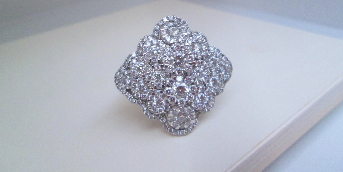 18ct White Gold 3.50ct Large Diamond Daisy Cluster Ring