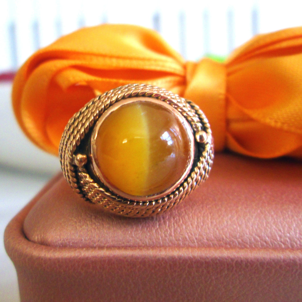 Heavy 18ct Yellow Gold Cabochon Tigers Eye Solitaire Rope Ring