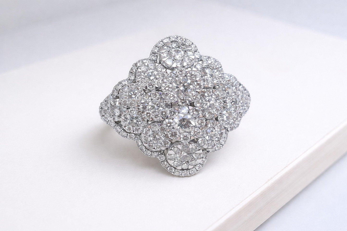 18ct White Gold 3.50ct Large Diamond Daisy Cluster Ring