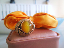 Load image into Gallery viewer, Heavy 18ct Yellow Gold Cabochon Tigers Eye Solitaire Rope Ring
