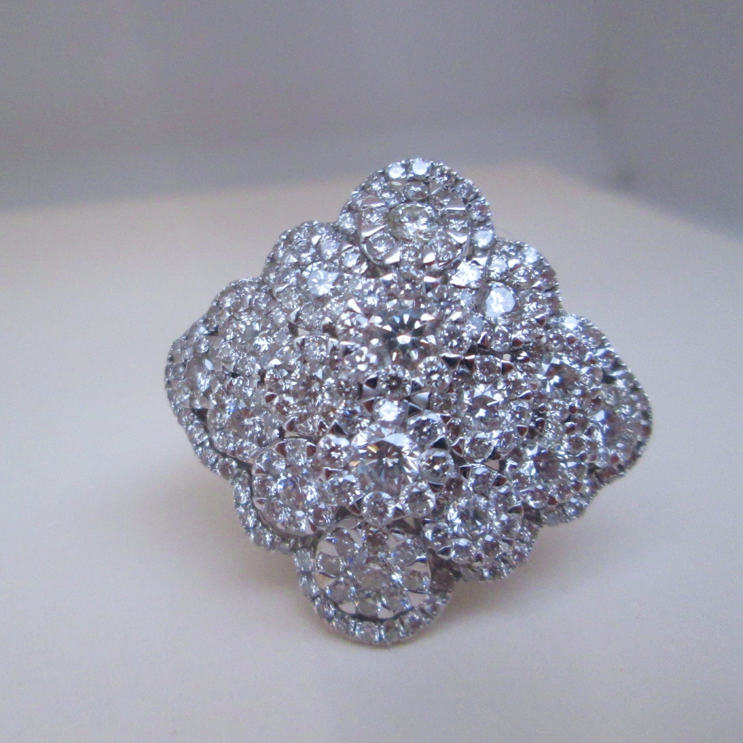 18ct White Gold 3.50ct Large Diamond Daisy Cluster Ring