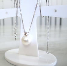 Load image into Gallery viewer, 18ct White Gold Diamond &amp; Pearl Pendant Chain Necklace
