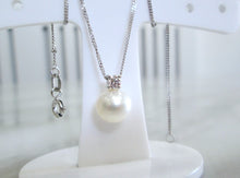 Load image into Gallery viewer, 18ct White Gold Diamond &amp; Pearl Pendant Chain Necklace
