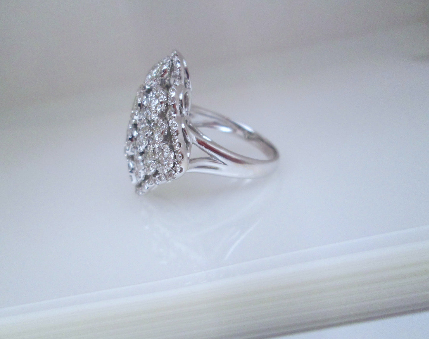 18ct White Gold 3.50ct Large Diamond Daisy Cluster Ring