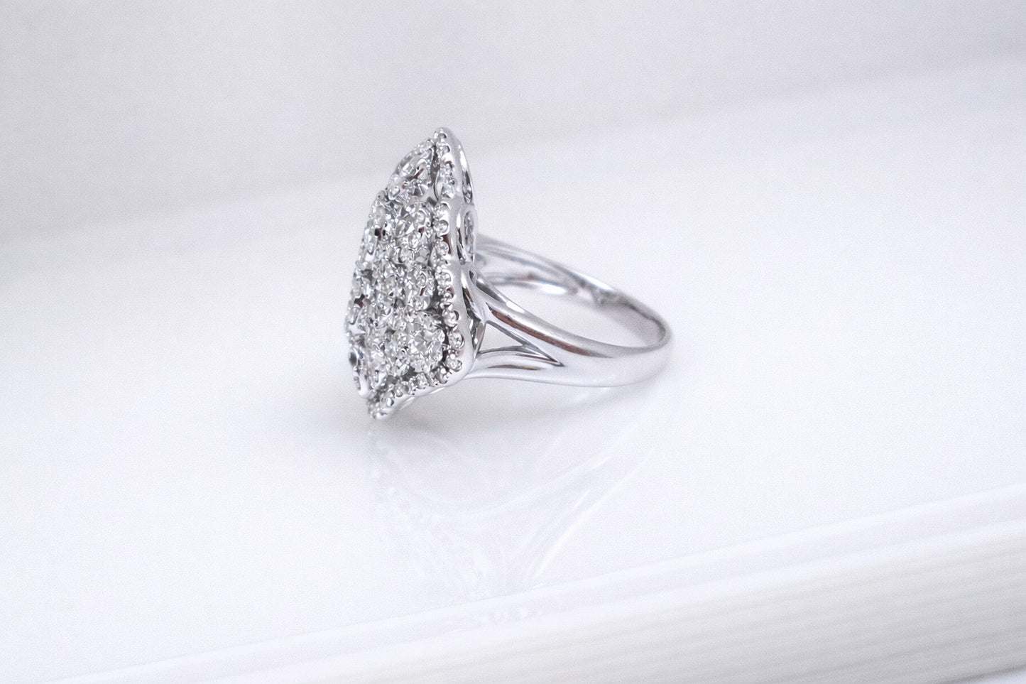 18ct White Gold 3.50ct Large Diamond Daisy Cluster Ring