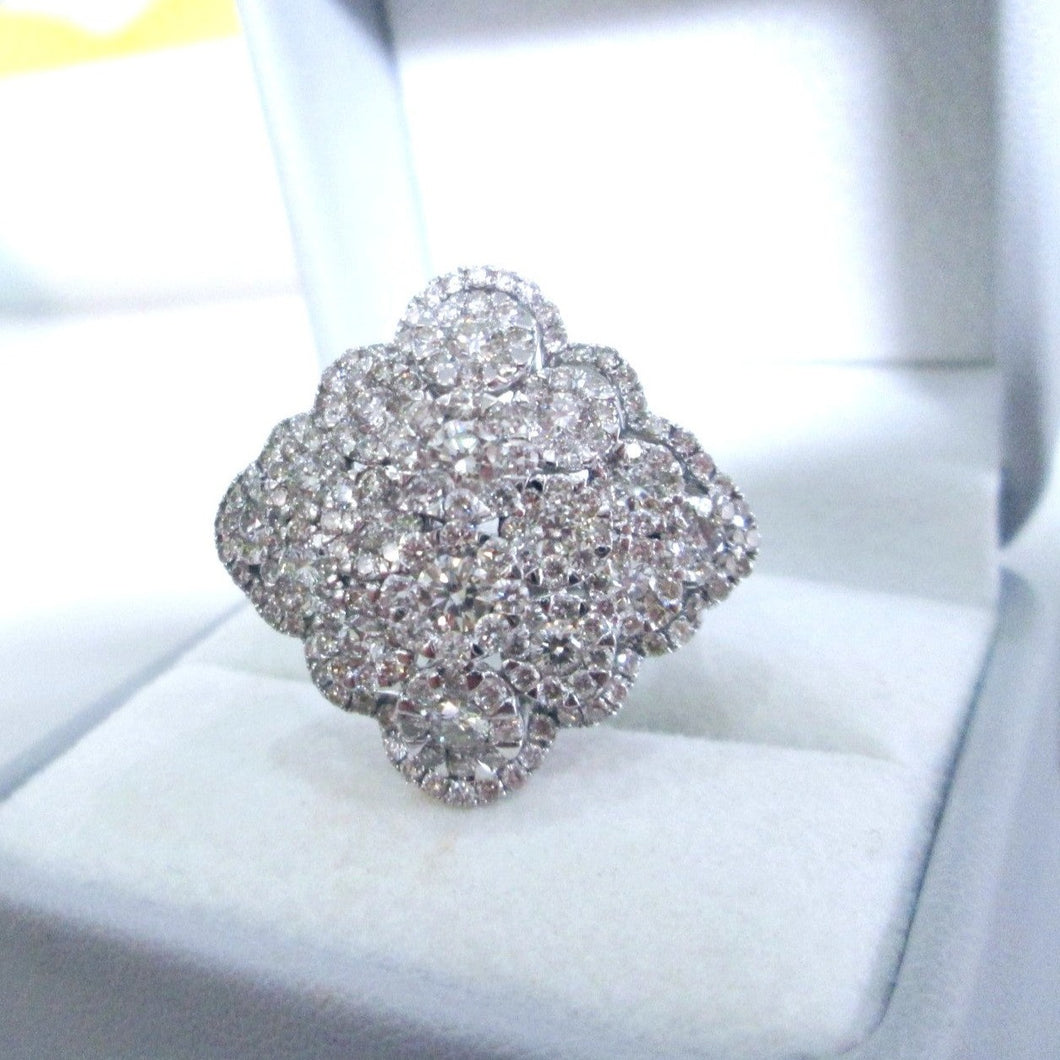 18ct White Gold 3.50ct Large Diamond Daisy Cluster Ring