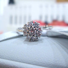 Load image into Gallery viewer, 1970s 18ct White Gold Round Brilliant Cut Diamond Cluster Ring
