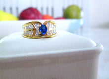 Load image into Gallery viewer, Heavy 18ct Yellow Gold 1.20ct Sapphire &amp; Diamond Solitaire Cluster Chunky Ring
