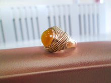 Load image into Gallery viewer, Heavy 18ct Yellow Gold Cabochon Tigers Eye Solitaire Rope Ring
