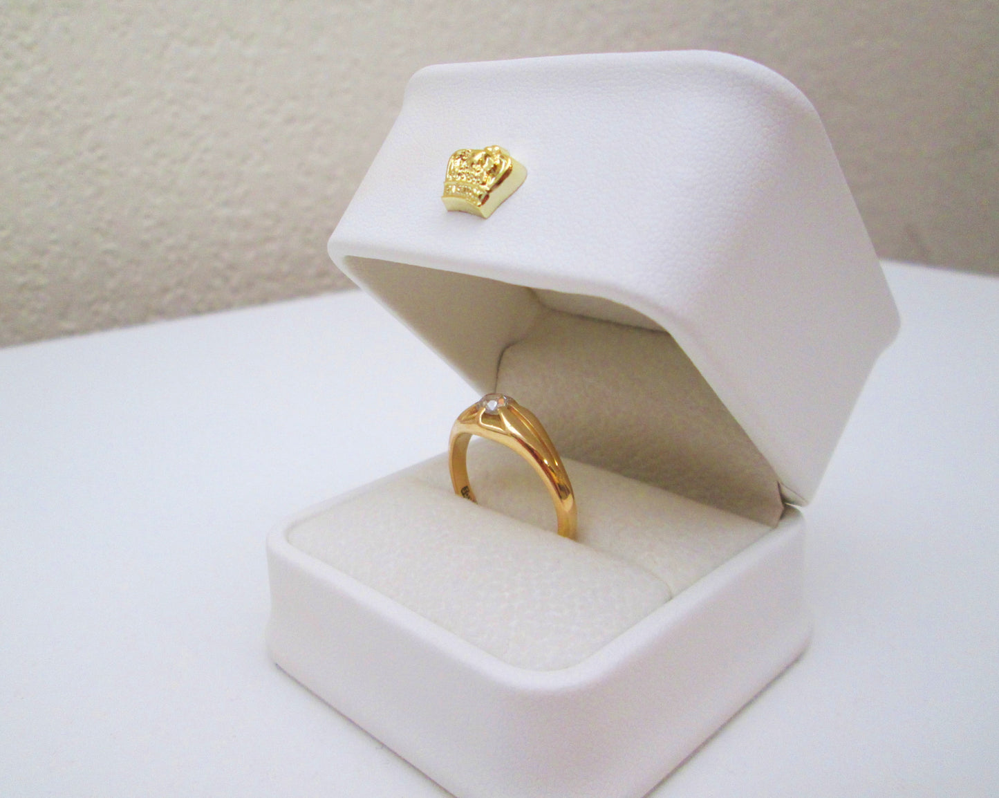 18ct Yellow Gold Old Mine Cut Diamond Signet Solitaire Ring