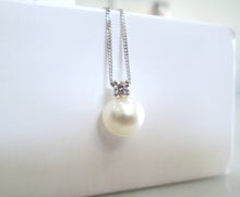 Load image into Gallery viewer, 18ct White Gold Diamond &amp; Pearl Pendant Chain Necklace
