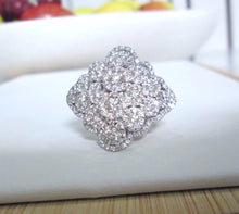 Load image into Gallery viewer, 18ct White Gold 3.50ct Large Diamond Daisy Cluster Ring
