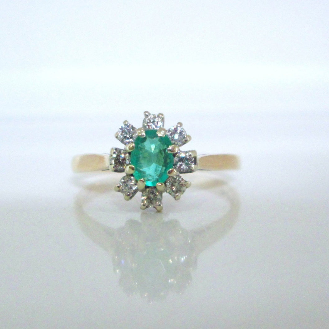 1980s 9ct Yellow Gold Oval Cut Emerald & Diamond Cluster Halo Ring