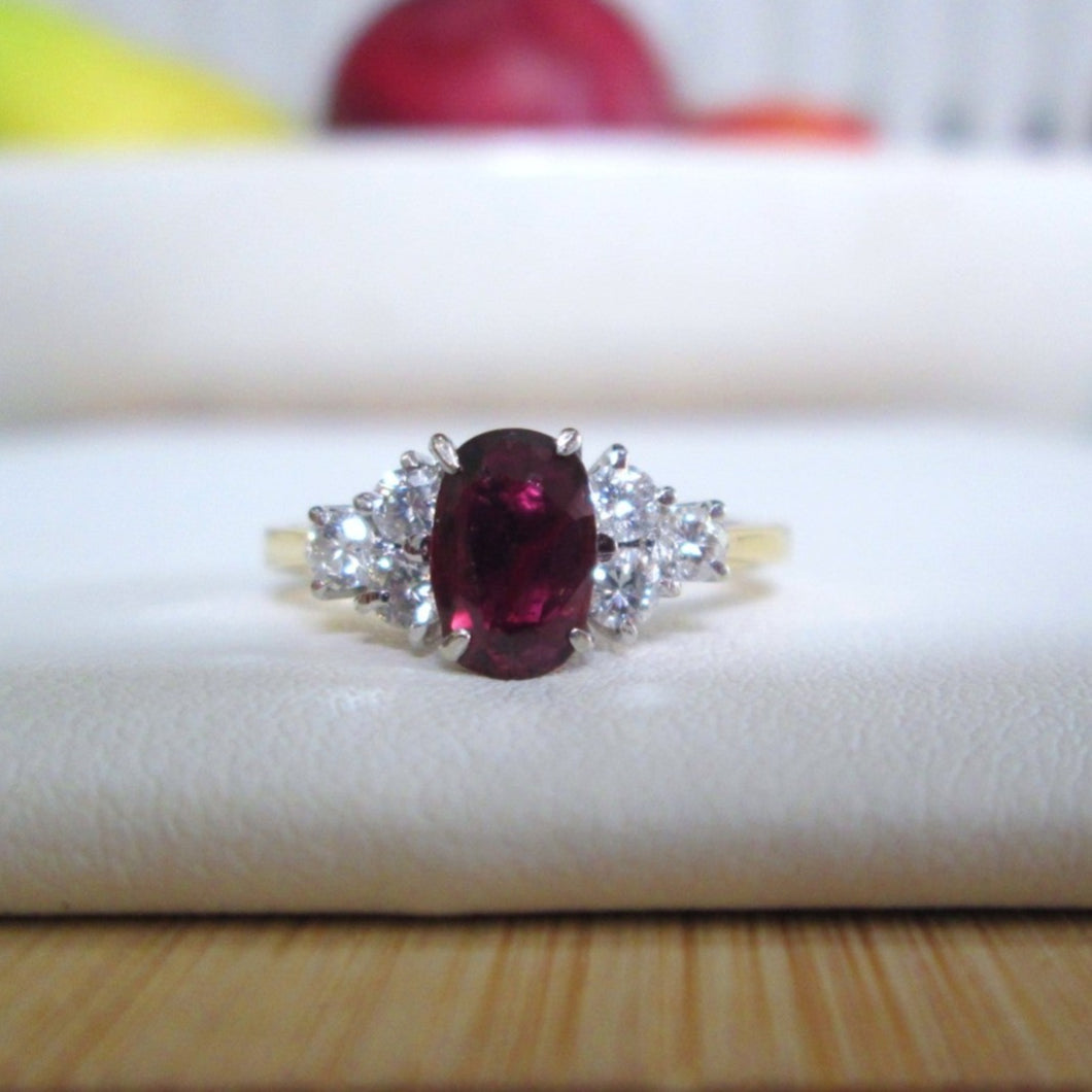 18ct Yellow Gold Ruby & Brilliant Cut Diamond Cluster Solitaire Ring