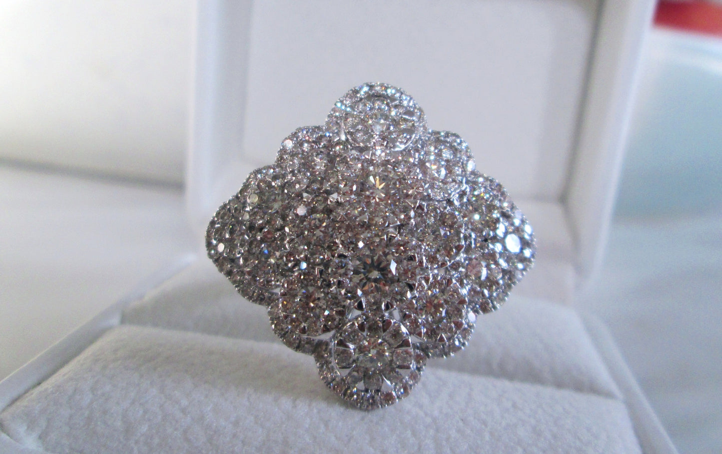 18ct White Gold 3.50ct Large Diamond Daisy Cluster Ring