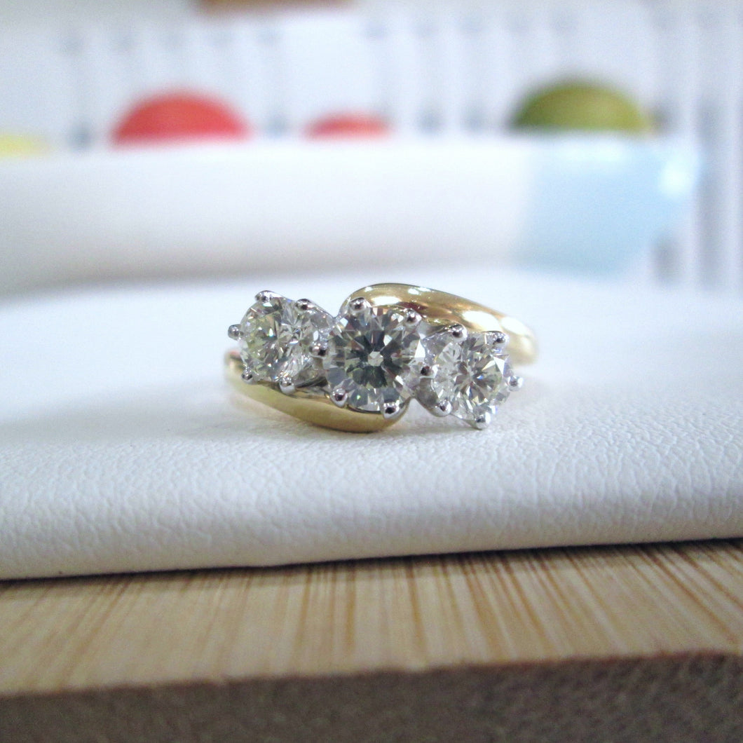 18ct Yellow Gold 1.00ct Brilliant Cut Diamond Trilogy Engagement Ring