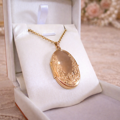 1980s 9ct Yellow Gold Locket Pendant Belcher Chain Necklace