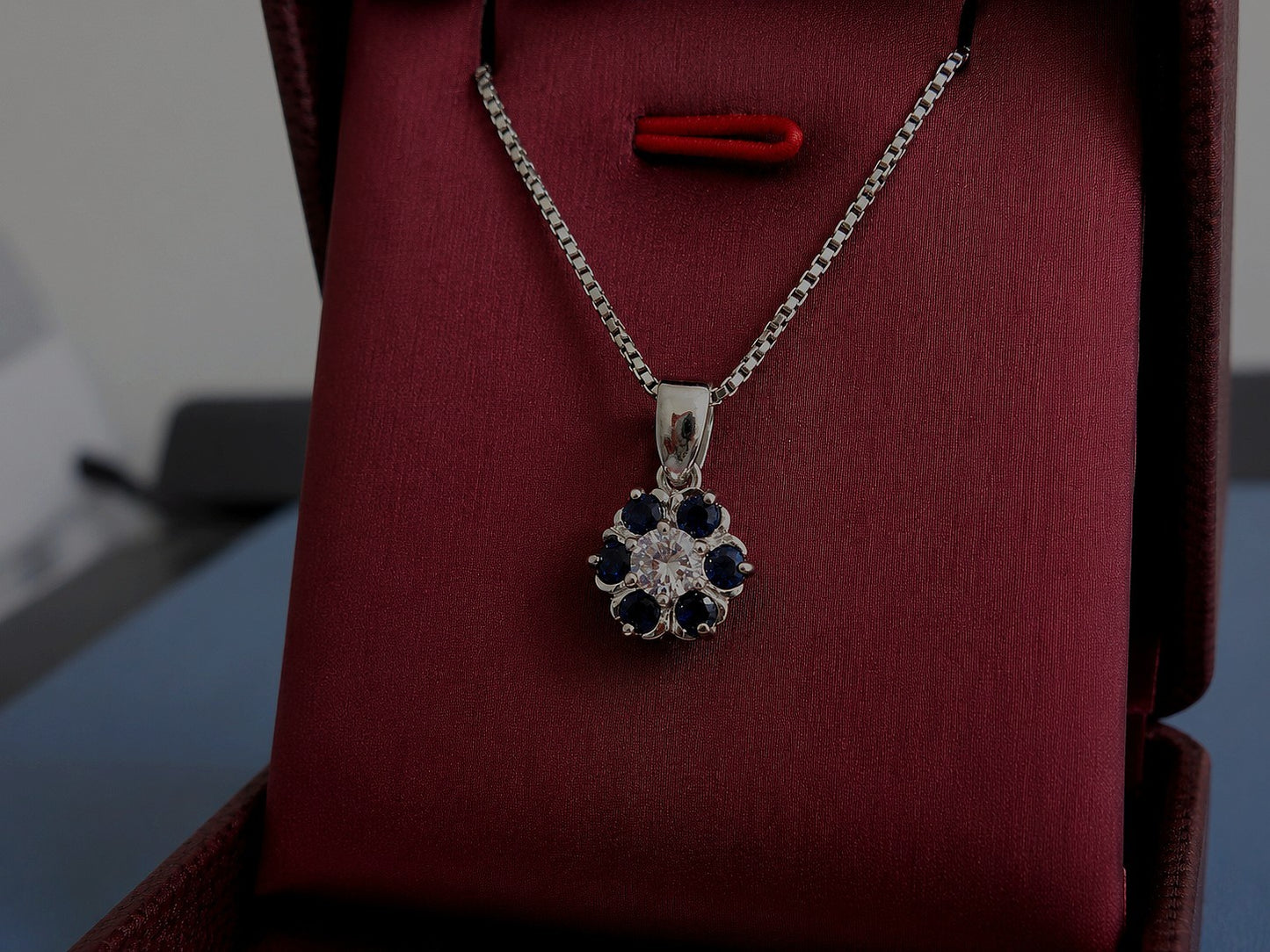 Vintage 18ct White Gold Sapphire & Diamond Cluster Pendant Necklace