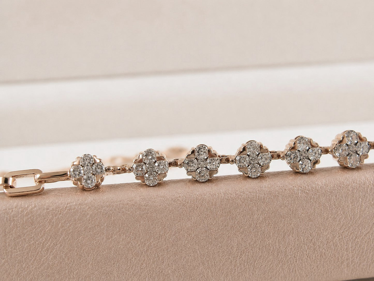 18ct Rose Gold Natural Diamond Floral Clover Cluster Bar Chain Bracelet