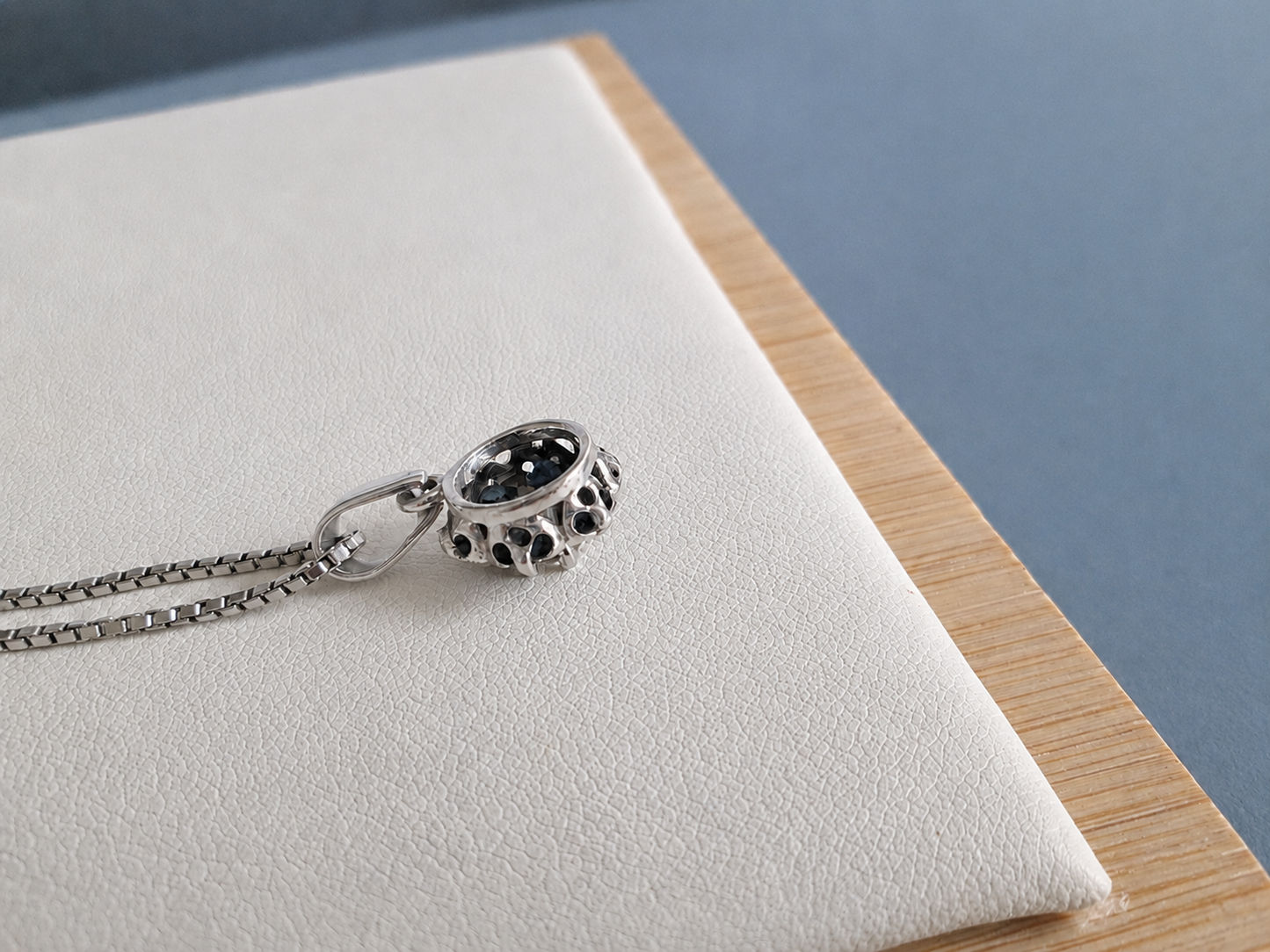 Vintage 18ct White Gold Sapphire & Diamond Cluster Pendant Necklace