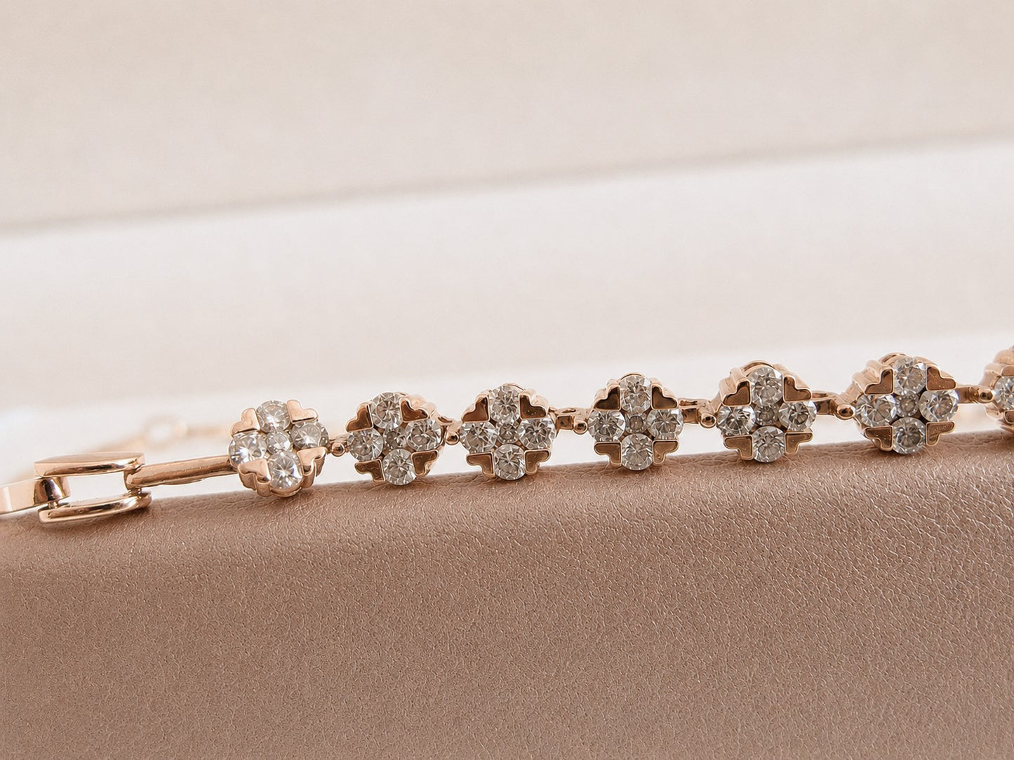 18ct Rose Gold Natural Diamond Floral Clover Cluster Bar Chain Bracelet