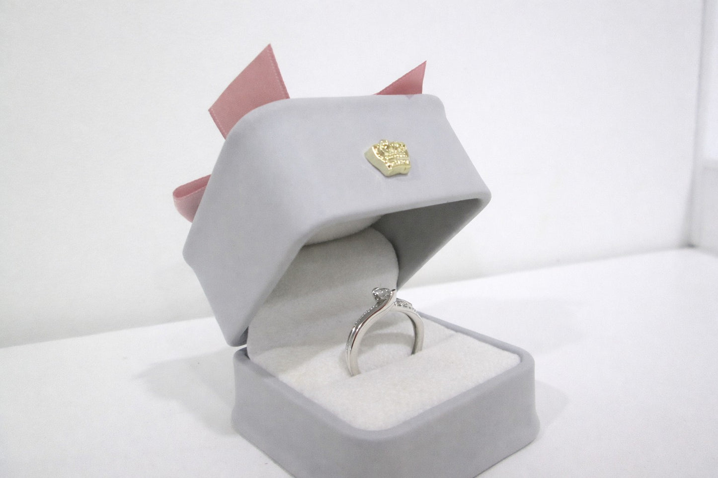 9ct White Gold Round Brilliant Diamond Twist Solitaire Engagement Ring