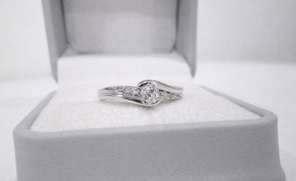 9ct White Gold Round Brilliant Diamond Twist Solitaire Engagement Ring