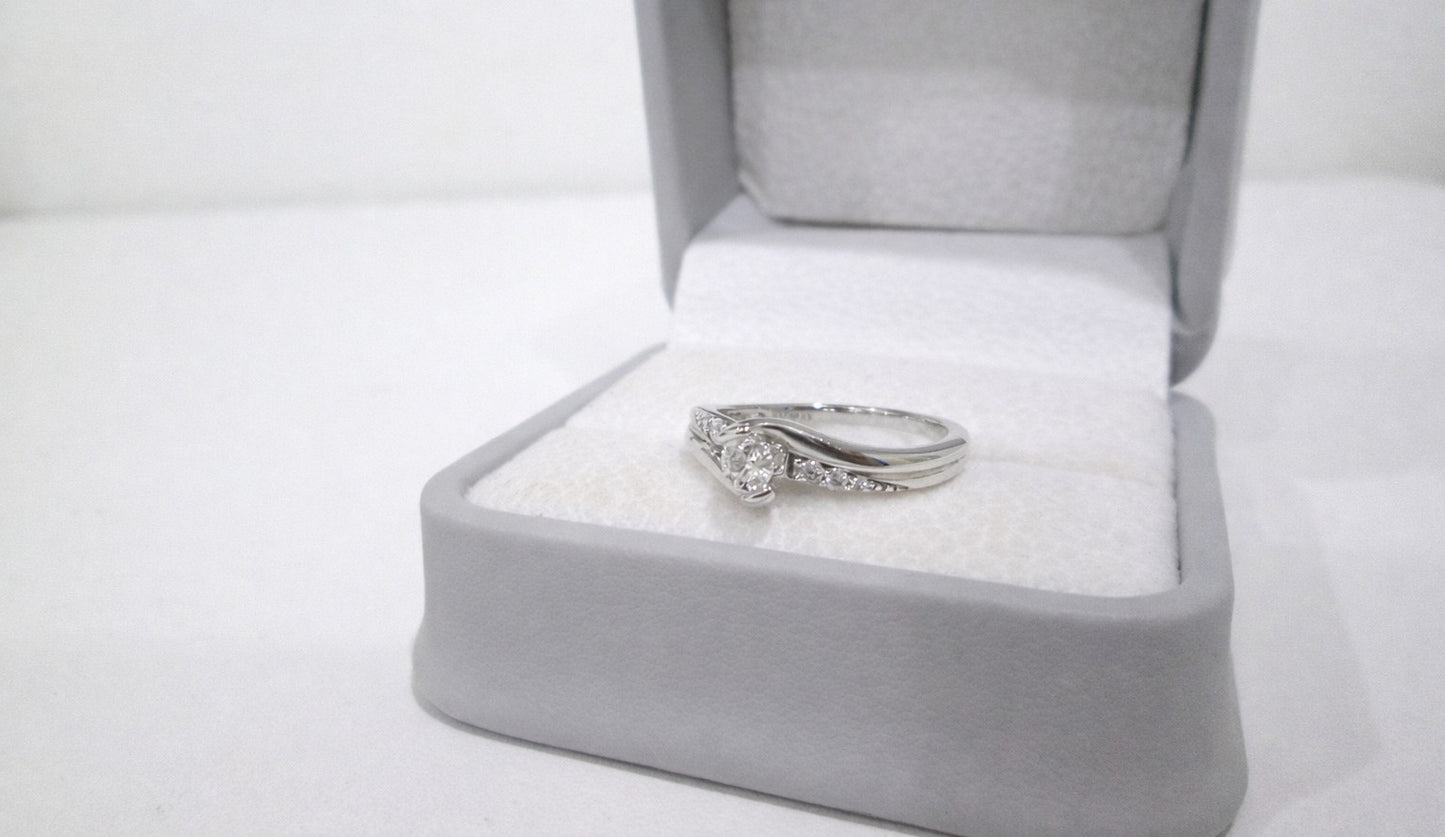 9ct White Gold Round Brilliant Diamond Twist Solitaire Engagement Ring
