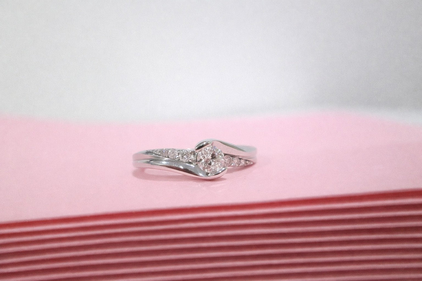 9ct White Gold Round Brilliant Diamond Twist Solitaire Engagement Ring